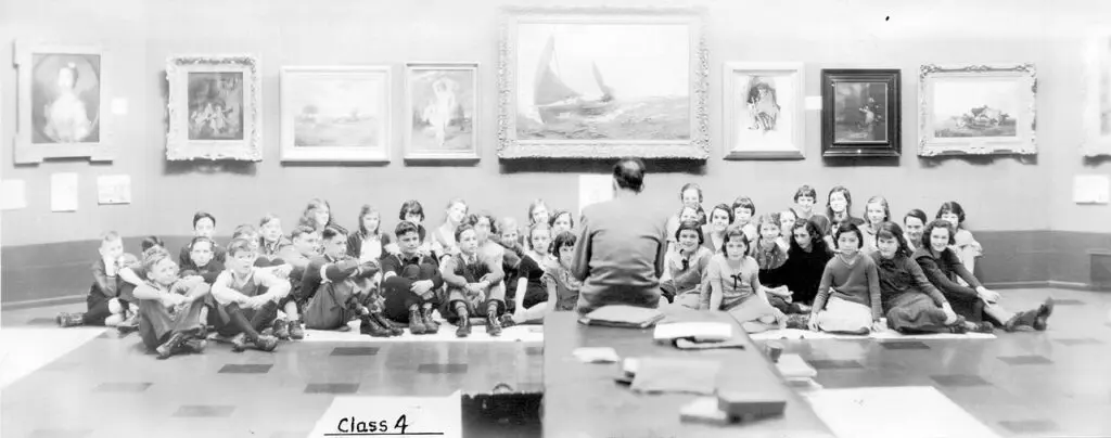 A black-and-white archival photograph of a school group visiting the Vancouver Art Gallery